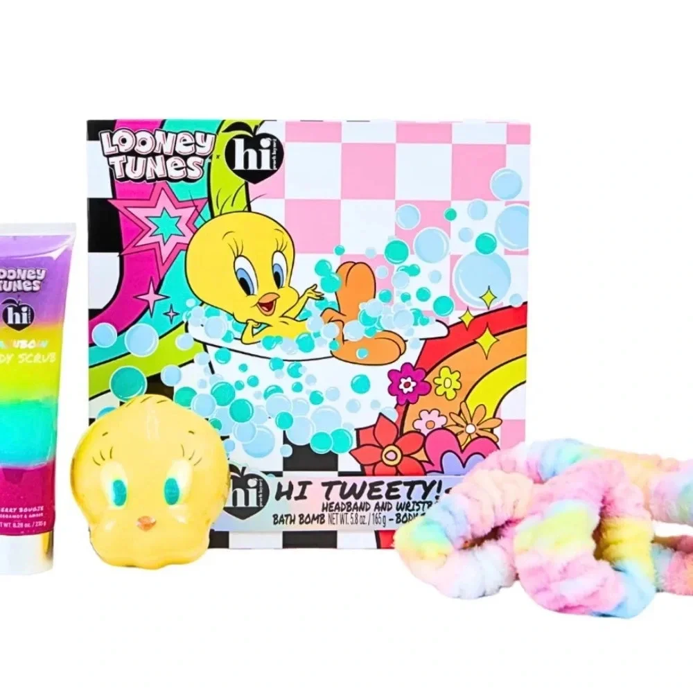 NWT Looney Tunes x Hi Peach Layne Bundle 3 Hand Painted Bath Bombs & Spa Box